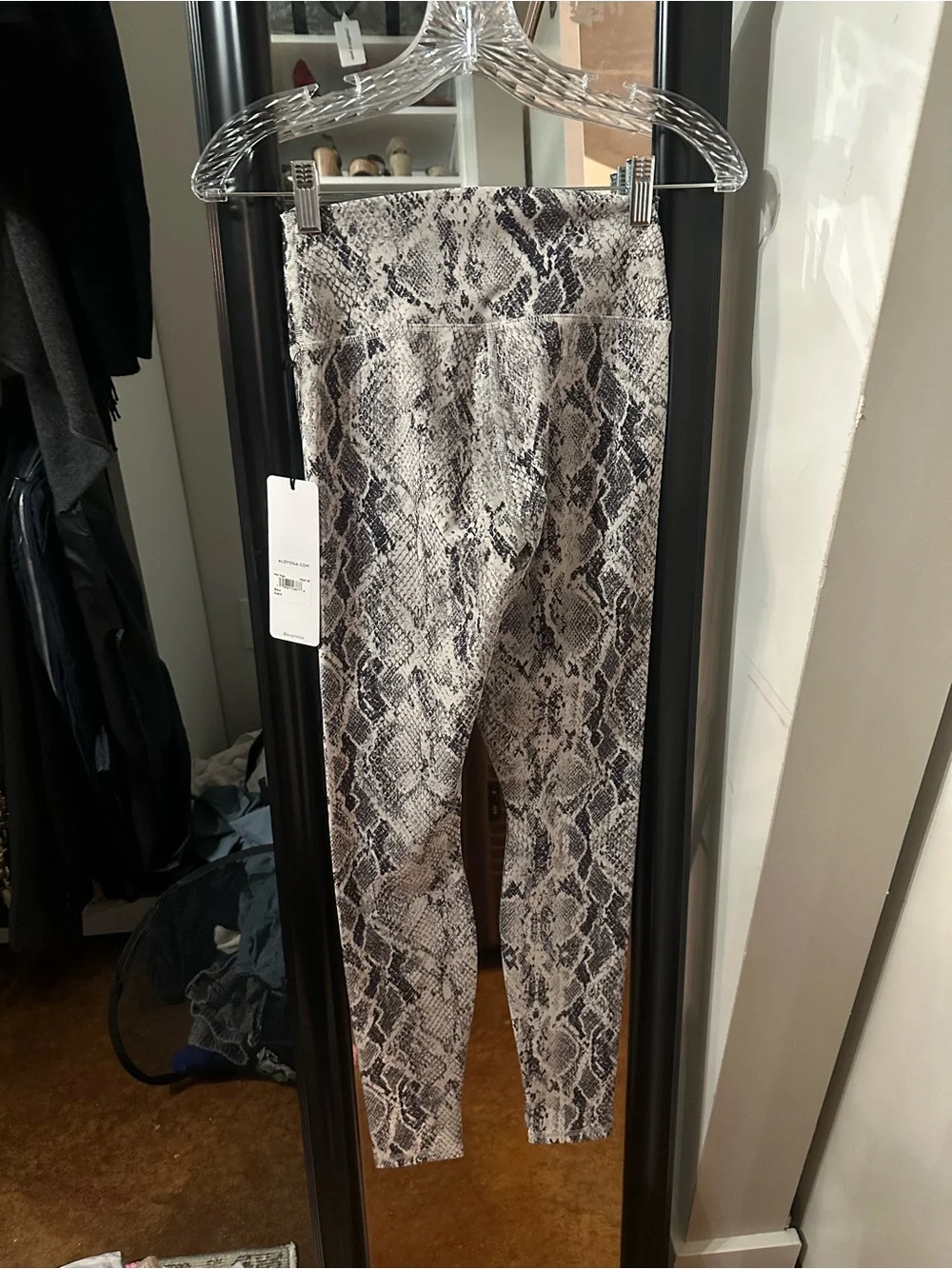 NWT Alo Yoga High Waist Snakeskin Vapor Leggings in Bone - S